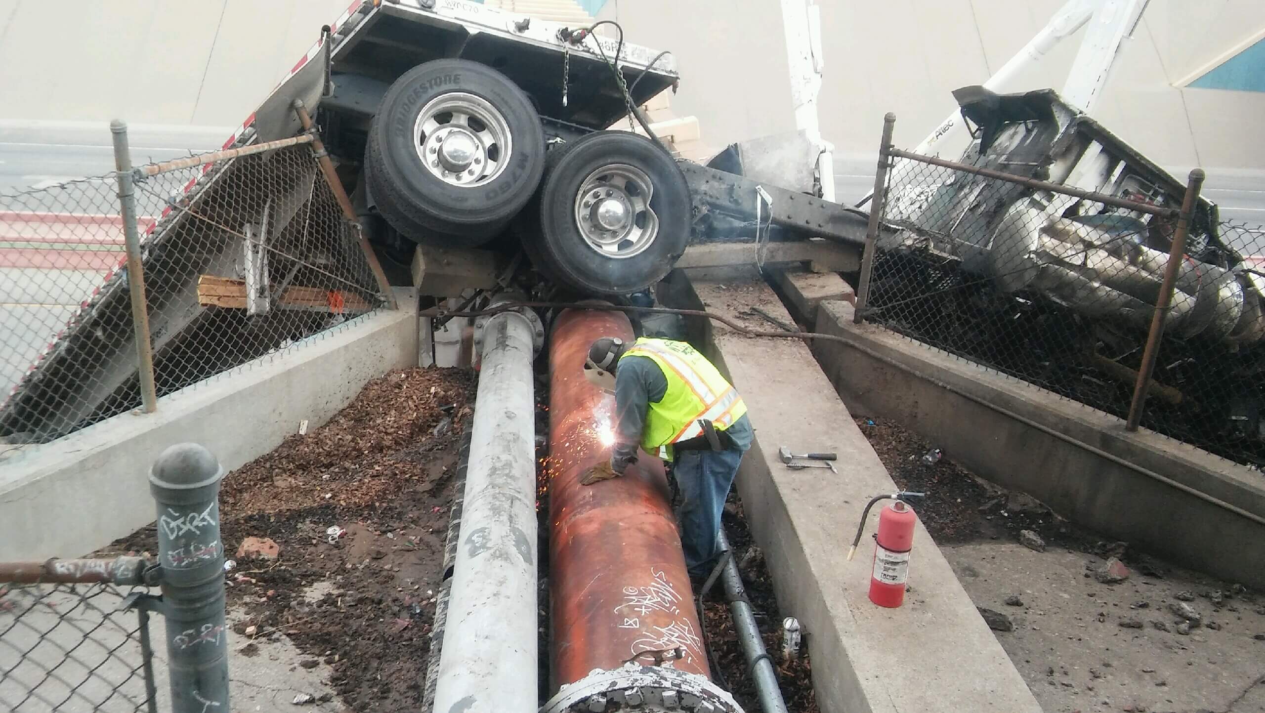 el paso accident on I-10 involving semi truck and bridge collapse